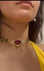 Load image into Gallery viewer, Jadau haar Sterling silver with red quartz and billor Polki Strung with red and green onyx 18 k micron gold plated
Hook closure
