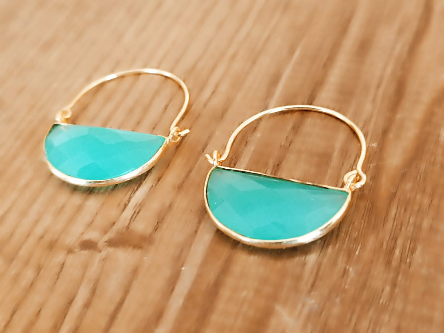 Aqua chalcydony hoops,

Sterling silver with 1 micron gold plating.