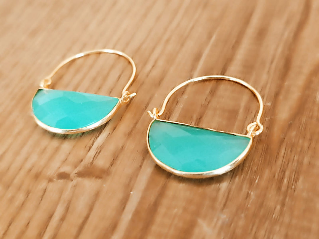 Aqua chalcydony hoops,

Sterling silver with 1 micron gold plating.