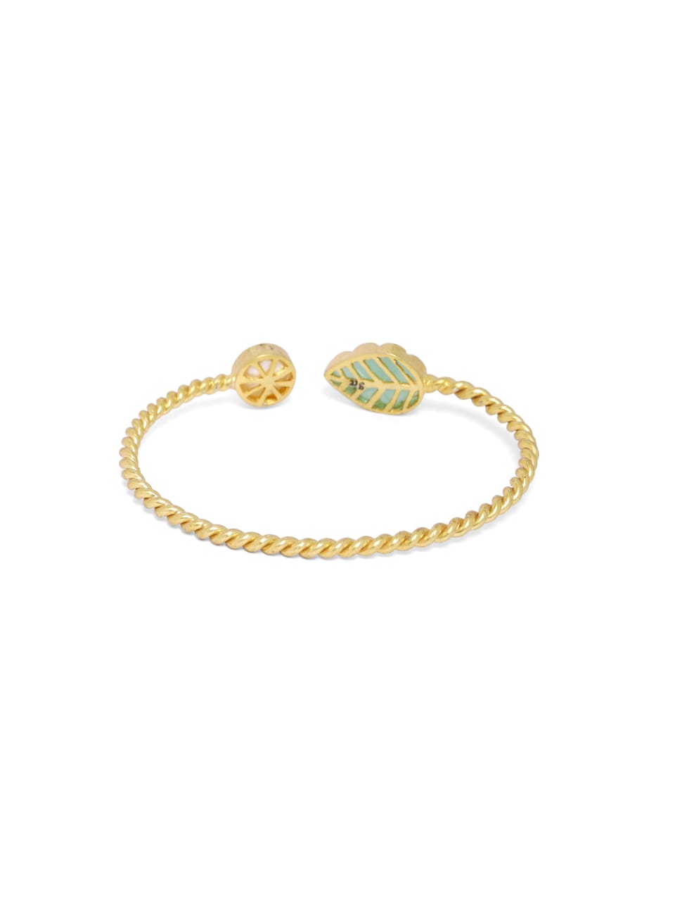 Bracelet carved stones lead and pearl in 92.5 Sterling Silver with micron plating in twisted wire, adjustable size.