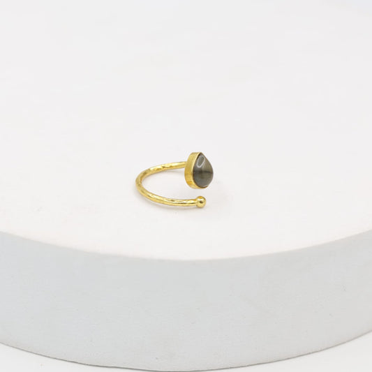 Labradorite ring set in sterling Silver with 1 micron Gold plating.
Handcrafted with love, adjustable.