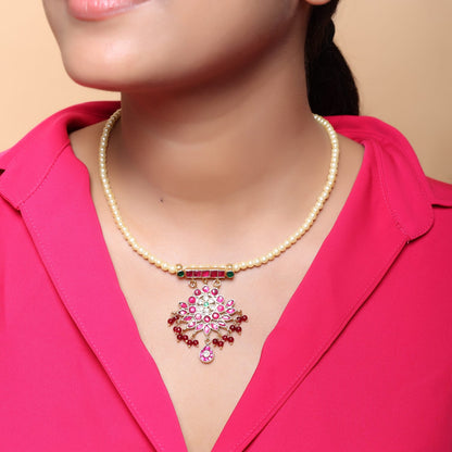 Sterling Silver Gold plated
Jadau red green necklace with Swarovski Pearls with thread sarafa closure.