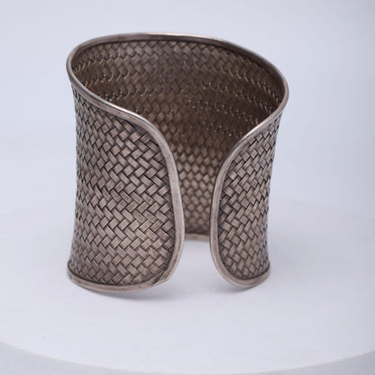 Bracelet in oxidised Sterling Silver, woven Silver hand cuff.