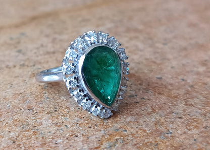 Pear shaped Emerald-Gold ring studded in Diamonds and Gold.