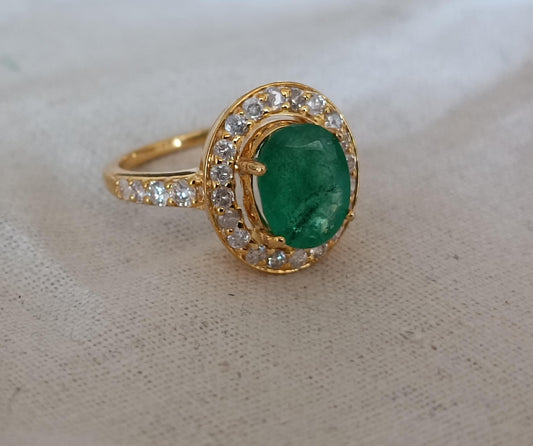 Elegant Emerald and Diamond Gold ring in 1.82ct Emerald and 0.30ct Diamonds in 9k Gold.