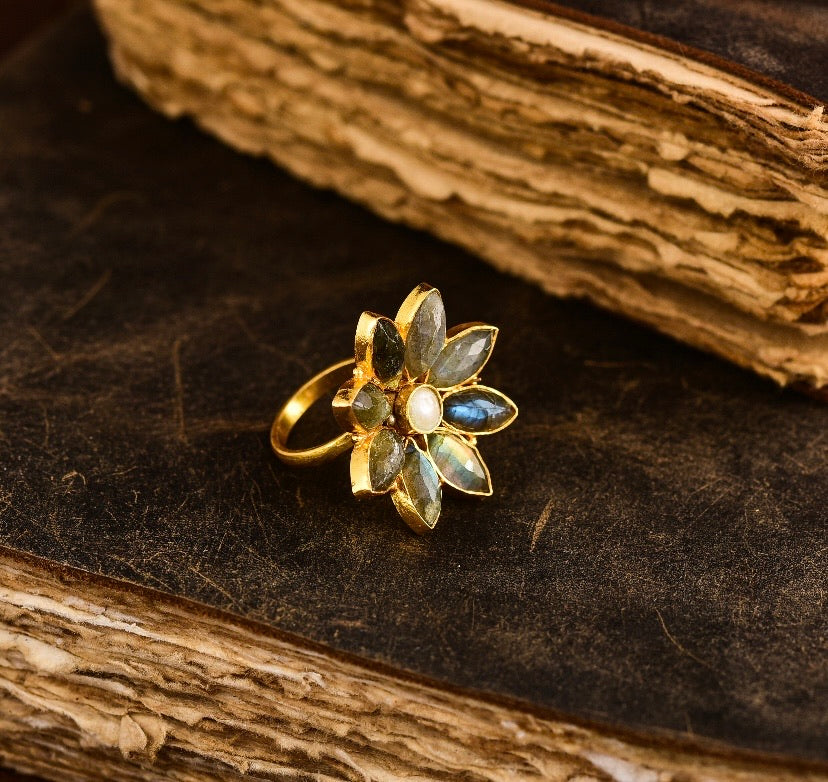 Labrodorite flower ring
