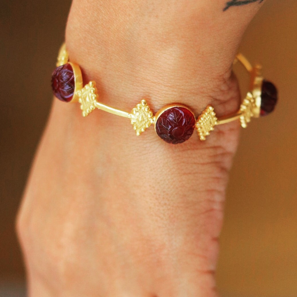 Red quartz bangle