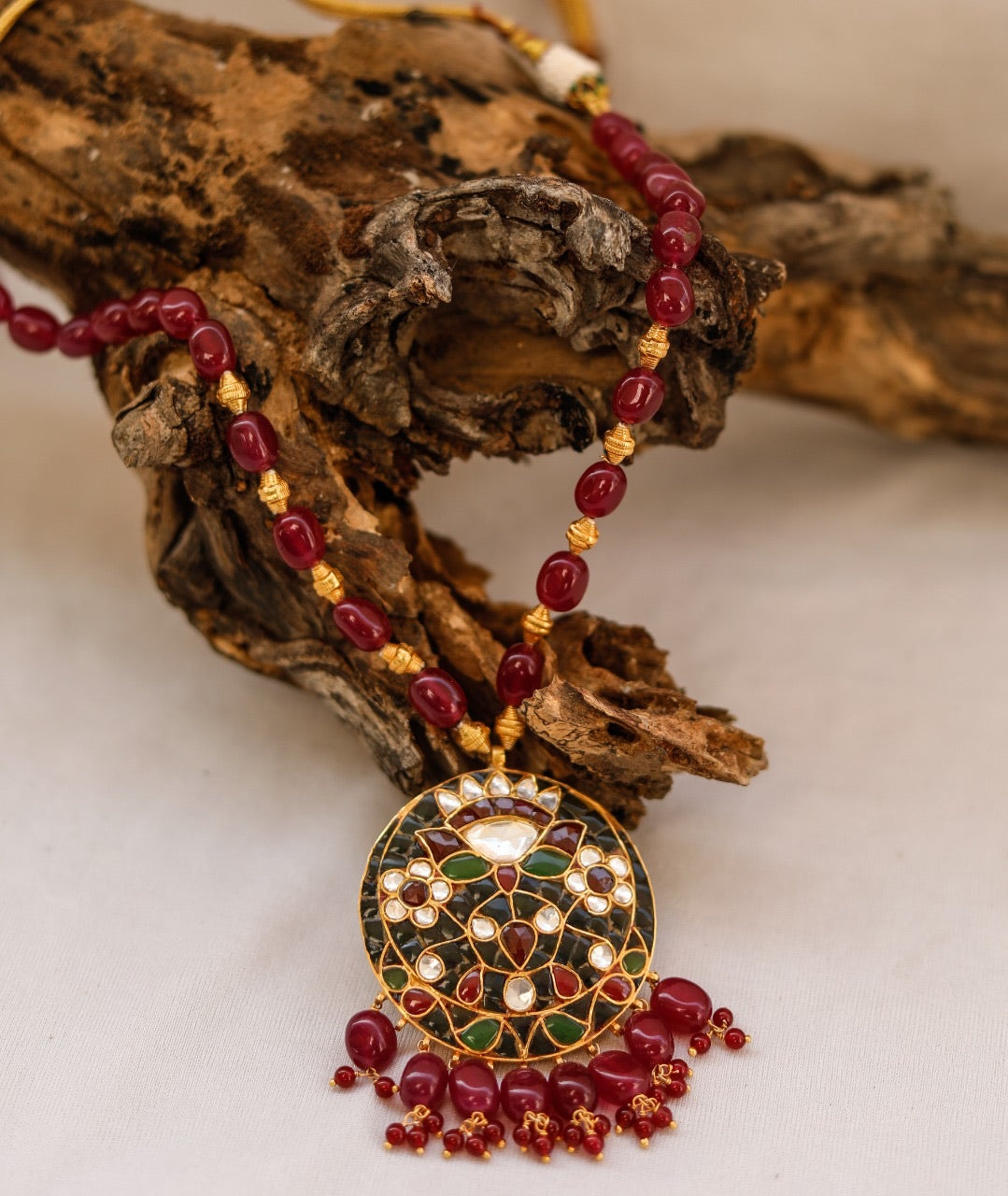 Jadau round  pendent with beads