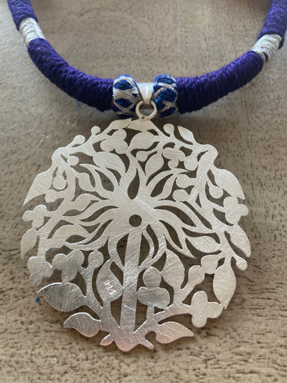 Silver pendent with thread work